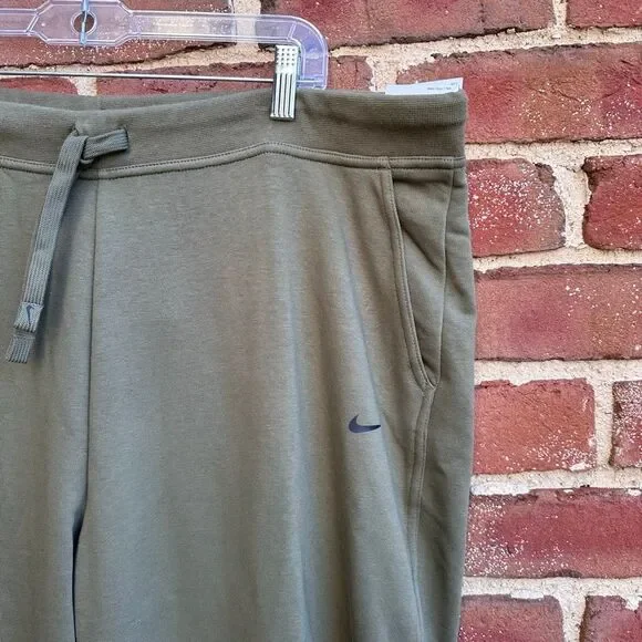 Nike One Therma-FIT Joggers sweatpants Olive Green Women’s XXL Plus Size NWT - Picture 3 of 11